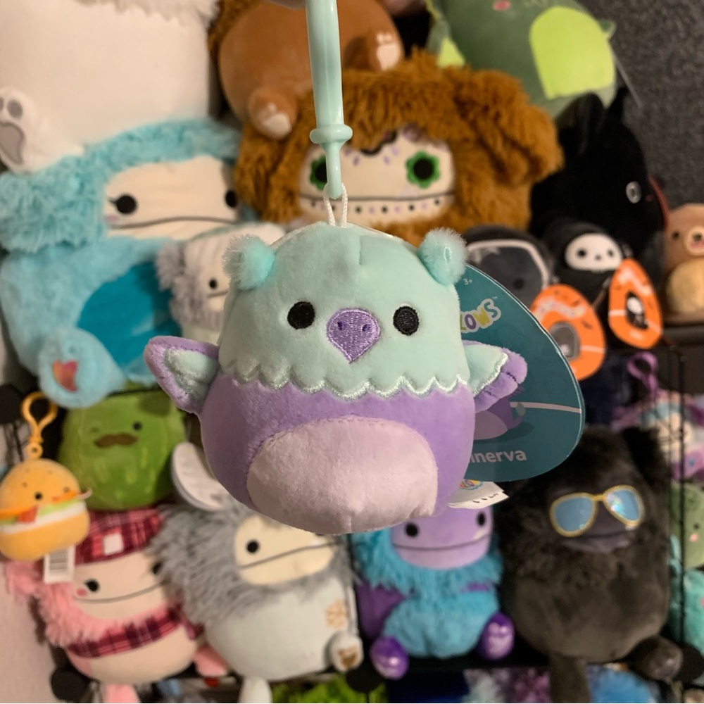 Squishmallows 3” Minerva The Griffin Clip